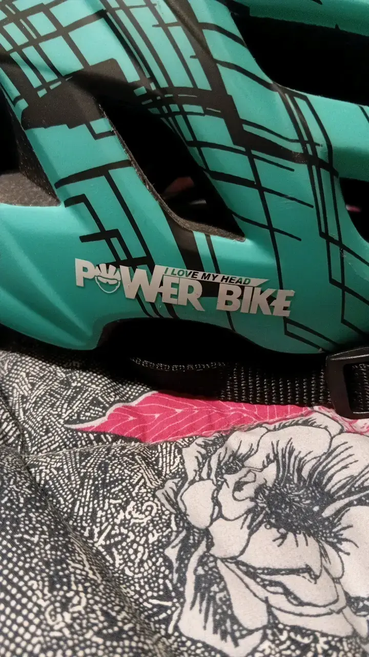 Casco de bicicleta Power Bike verde con diseño - 4