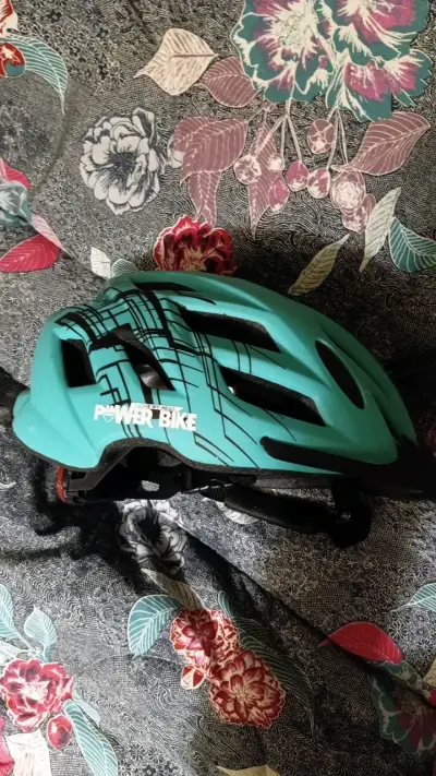 Casco de bicicleta Power Bike verde con diseño - miniatura 6