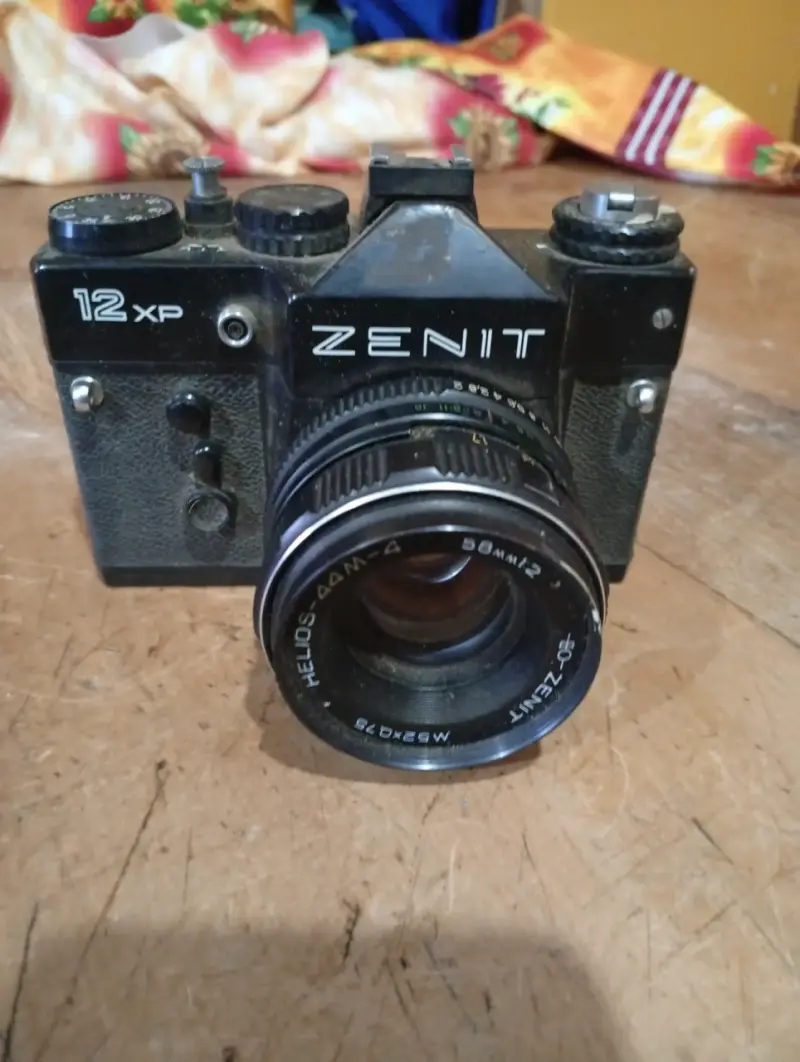 Cámara analógica Zenit 12XP con lente Helios