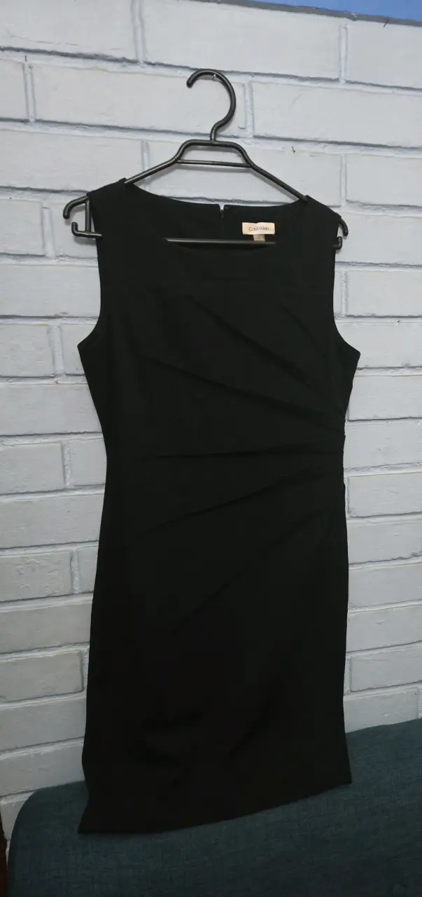 Vestido negro Calvin Klein elegante - 1