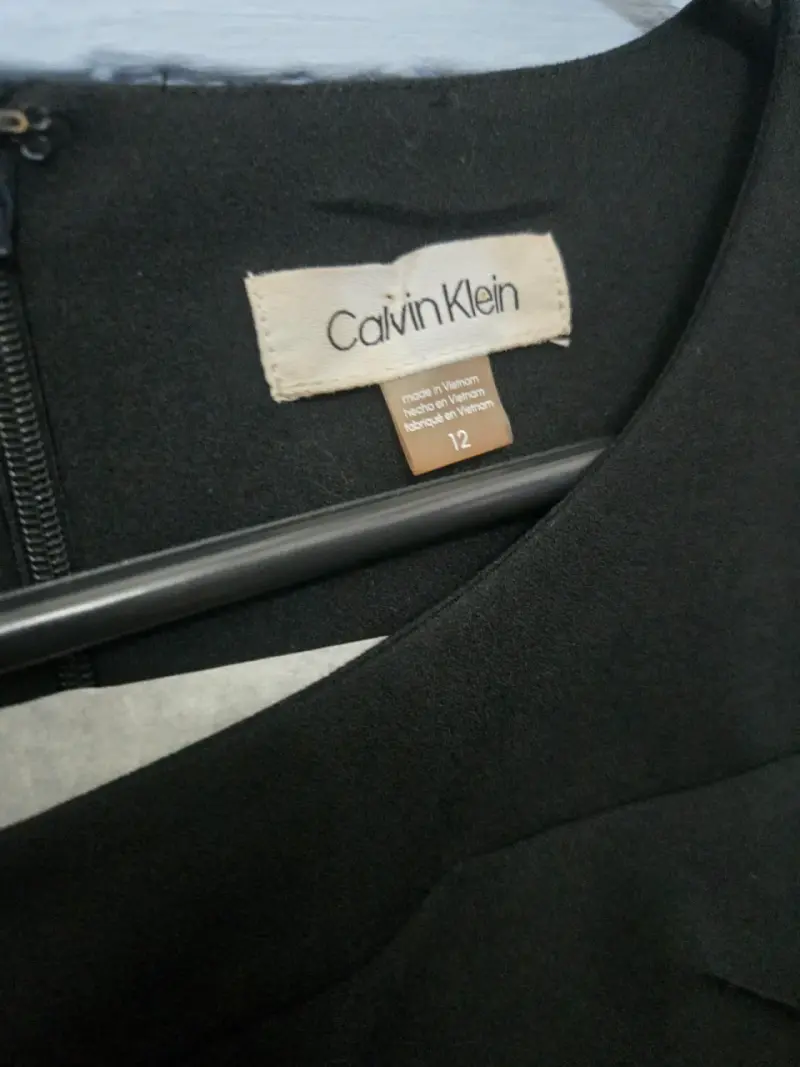 Vestido negro Calvin Klein elegante - 2