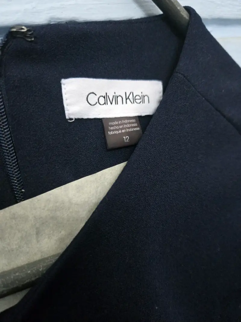 Vestido azul marino Calvin Klein elegante - 3