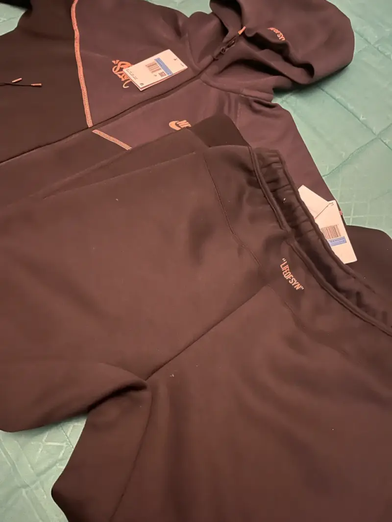 Conjunto deportivo Nike negro con capucha - 3