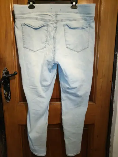 Jeans de mujer desgastado celestes - miniatura 4