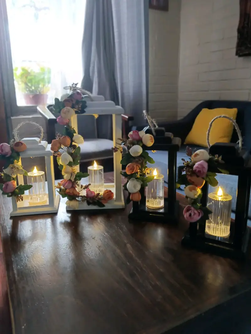 Faroles decorativos con flores y luces LED - 1