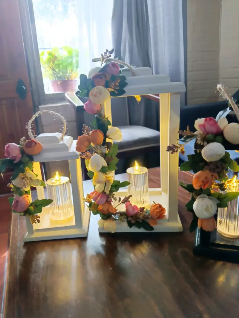 Faroles decorativos con flores y luces LED - 2