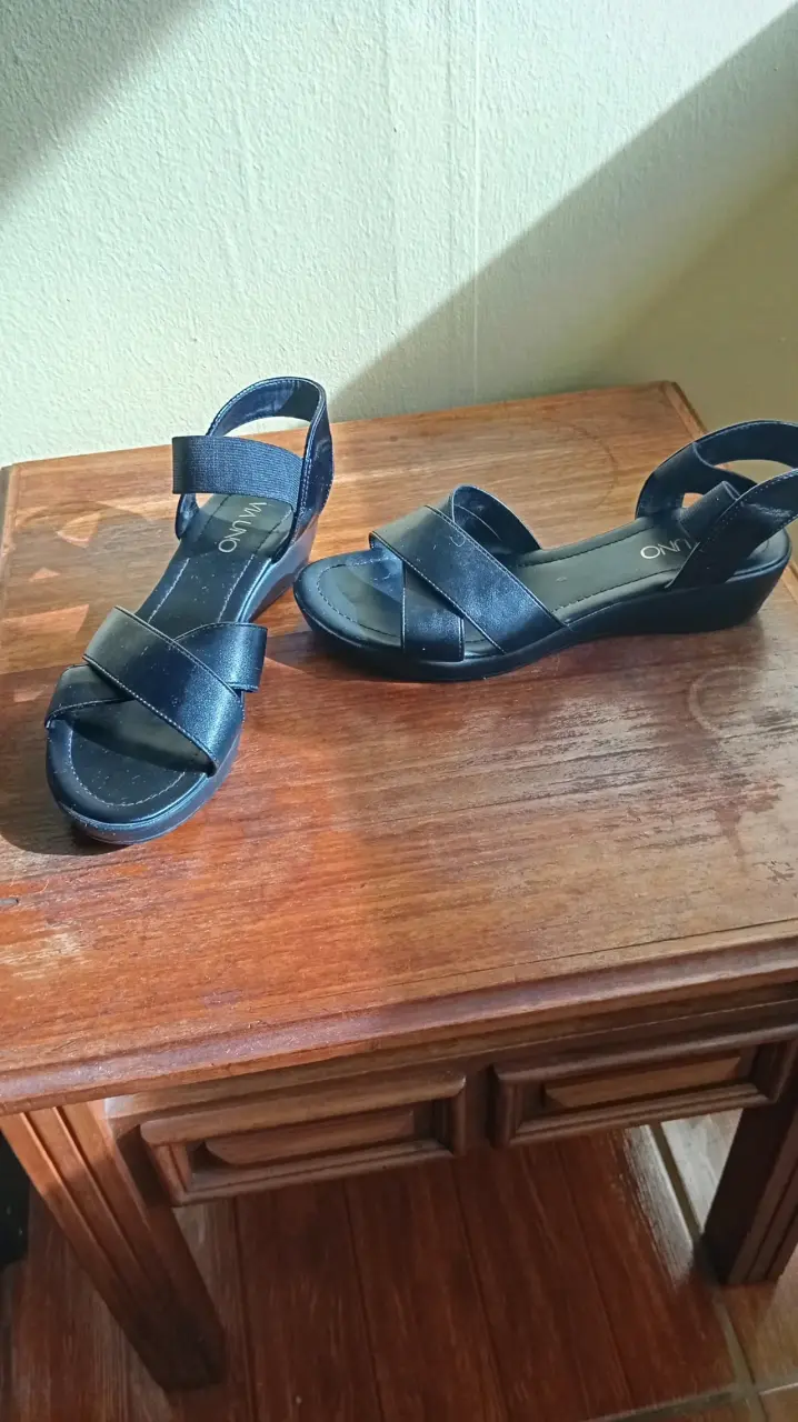 Sandalias negras de mujer con plataforma