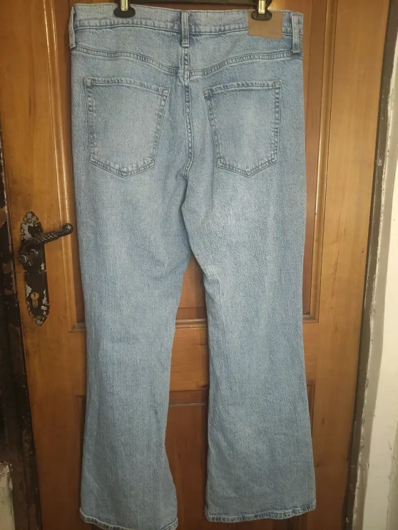 Jeans flare desgastados Aeropostale para mujer - 3