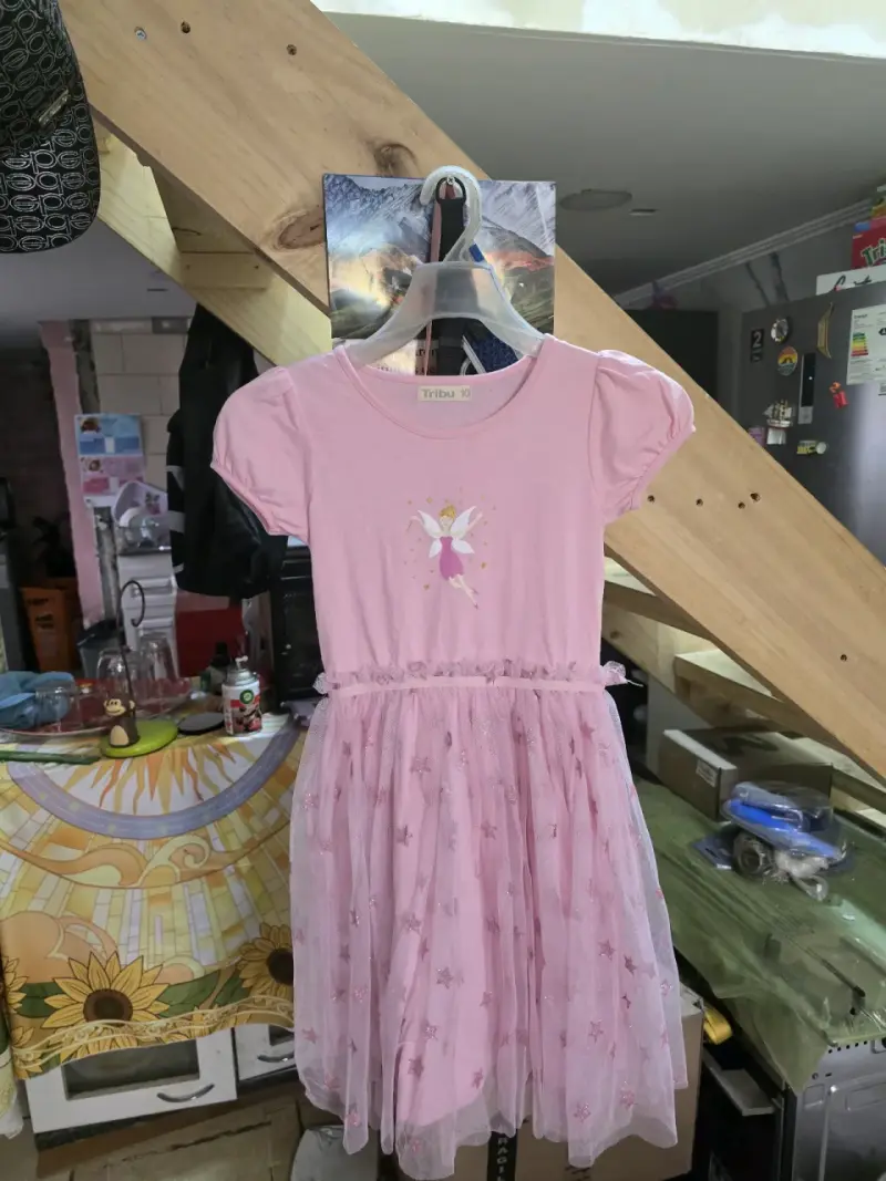 Vestido de niña rosa con diseño de hada - 1