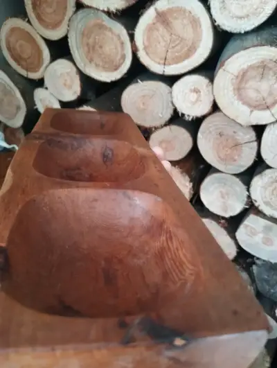 Bandeja de madera rústica con tres compartimentos - miniatura 1