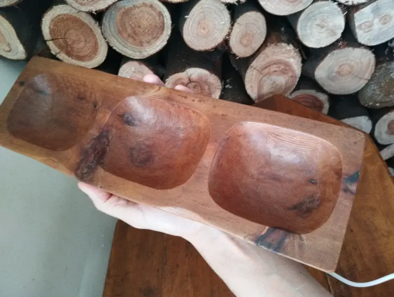 Bandeja de madera rústica con tres compartimentos - 2