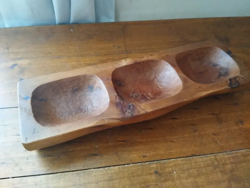 Bandeja de madera rústica con tres compartimentos - 4