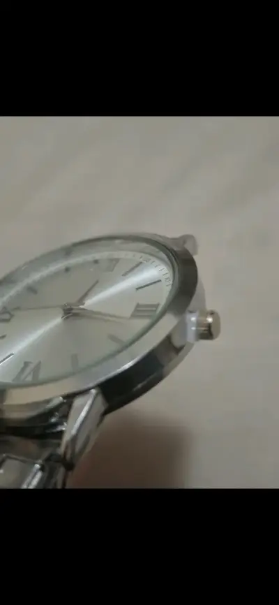 Reloj de pulsera metálico clásico - miniatura 4