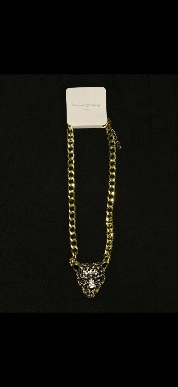 Collar dorado con colgante de leopardo - 1