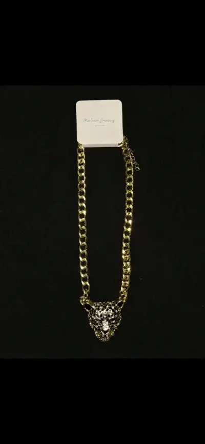 Collar dorado con colgante de leopardo - miniatura 1