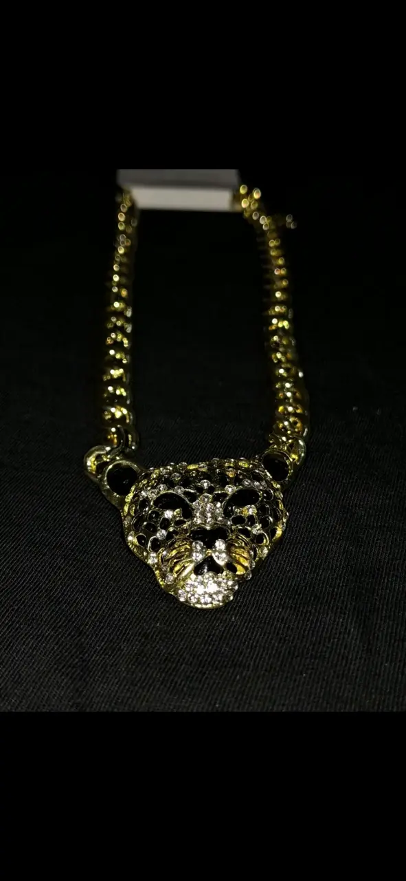 Collar dorado con colgante de leopardo - 2