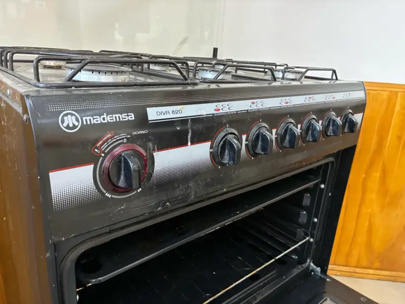 Cocina a gas Mademsa con horno y 6 quemadores - 3