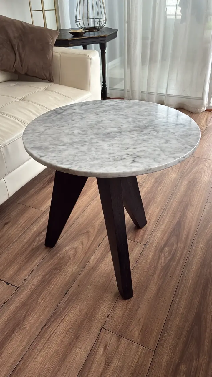 Mesa de centro redonda de mármol carrara y madera - 4