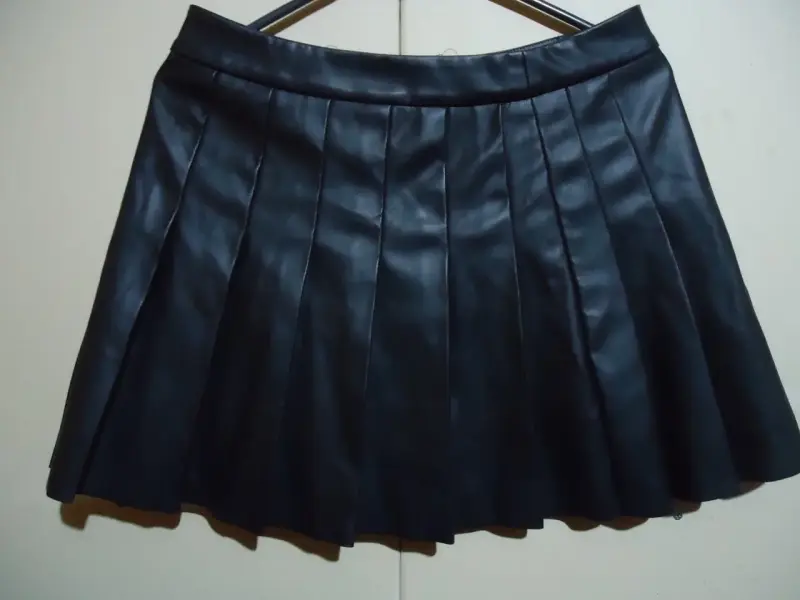 Falda corta negra de cuero sintético - 2