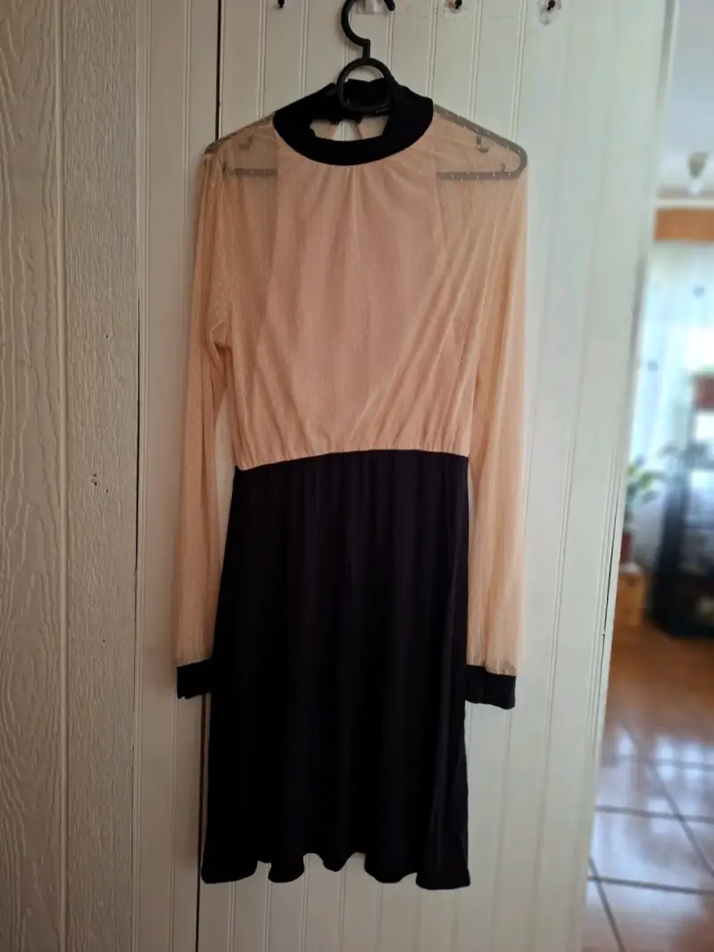 Vestido bicolor elegante con transparencias - 1