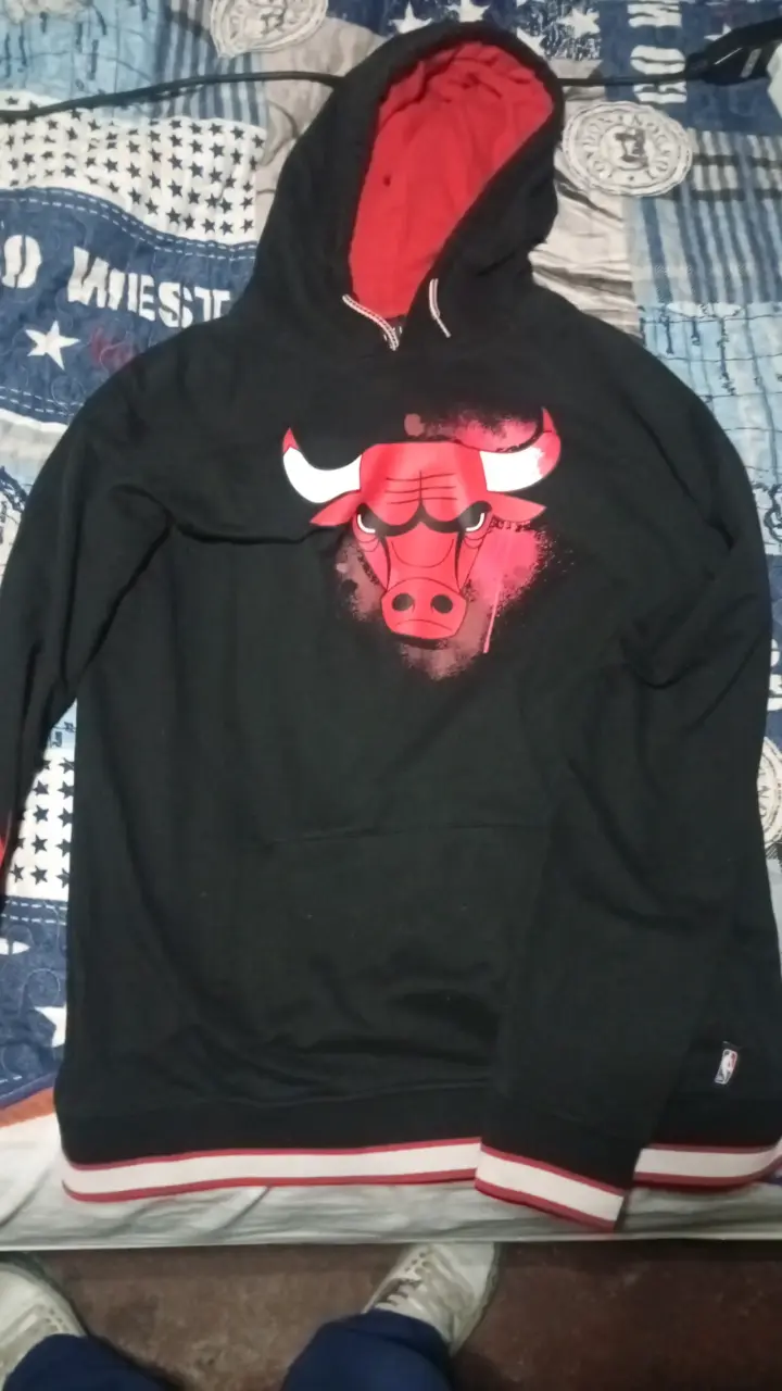 Polerón NBA Chicago Bulls negro con capucha - 1