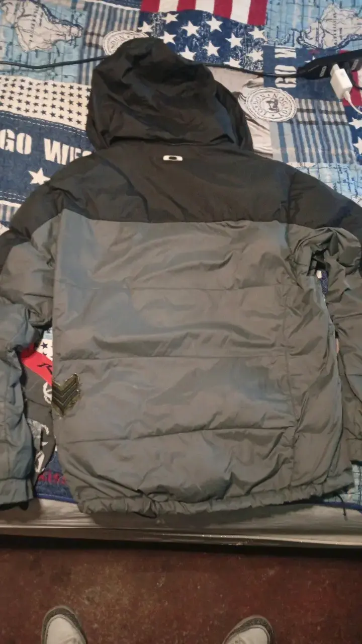 Chaqueta impermeable Oakley gris y negra - 2