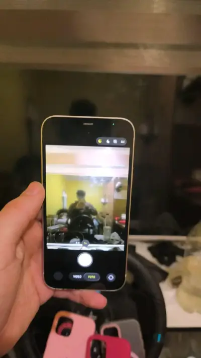 iPhone 12 de 64GB en buen estado - miniatura 4