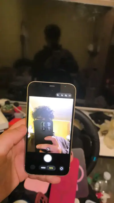 iPhone 12 de 64GB en buen estado - miniatura 5