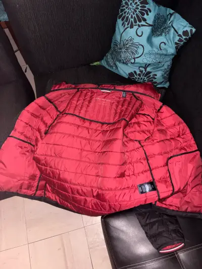 Chaqueta acolchada negra con interior rojo - miniatura 3
