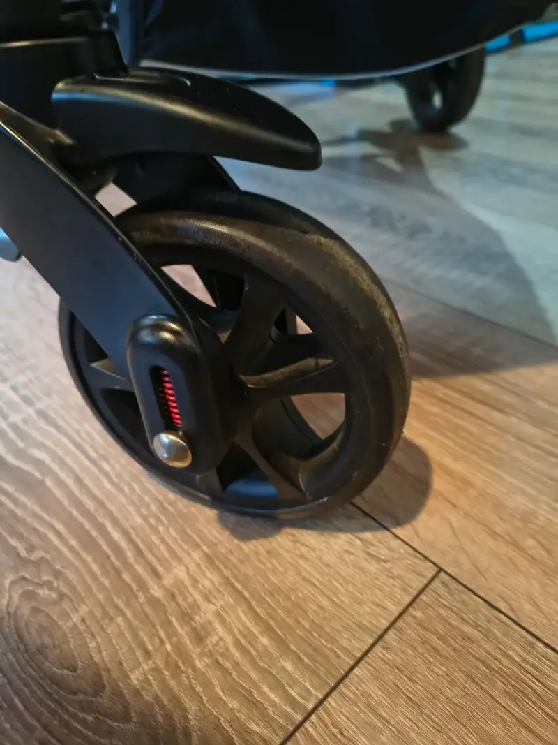 Coche de bebé Joie negro con silla de auto - 2