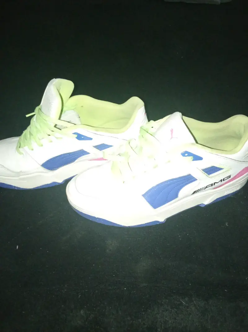 Zapatillas deportivas blancas con detalles coloridos - 3