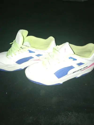 Zapatillas deportivas blancas con detalles coloridos - miniatura 3