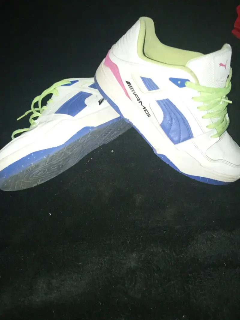 Zapatillas deportivas blancas con detalles coloridos - 4