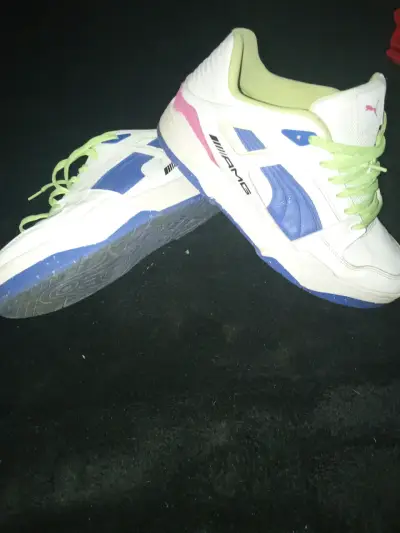 Zapatillas deportivas blancas con detalles coloridos - miniatura 4