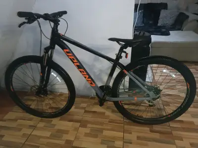 Bicicleta de montaña Upland negra y gris - miniatura 2