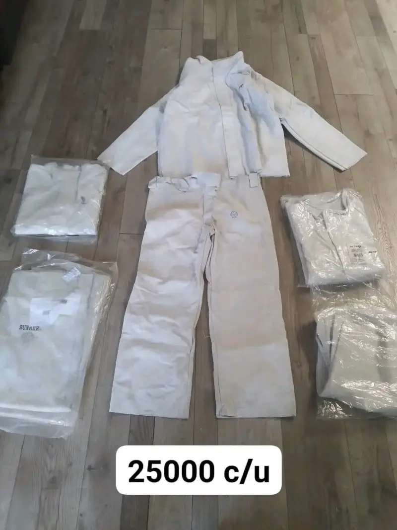 Traje de cuero