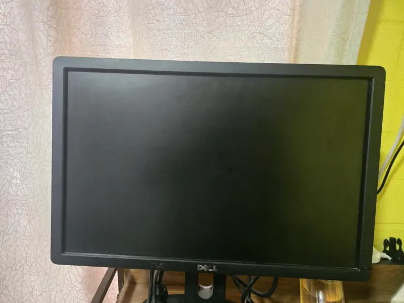 Monitor Dell 24 pulgadas con conexión VGA - 1