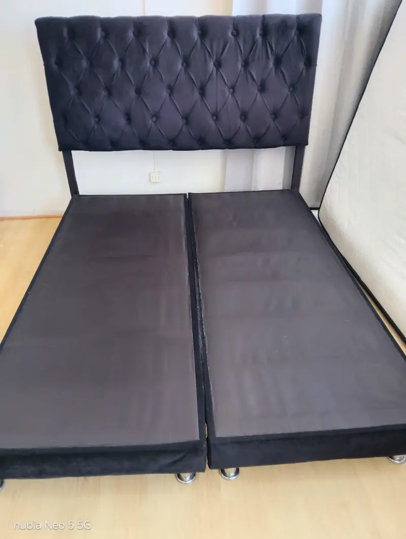 Cama matrimonial con cabecera acolchada negra - 3