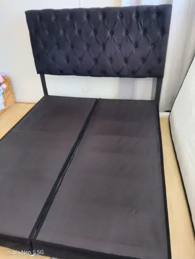 Cama matrimonial con cabecera acolchada negra - miniatura 5