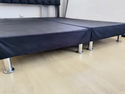 Cama matrimonial con cabecera acolchada negra - miniatura 6