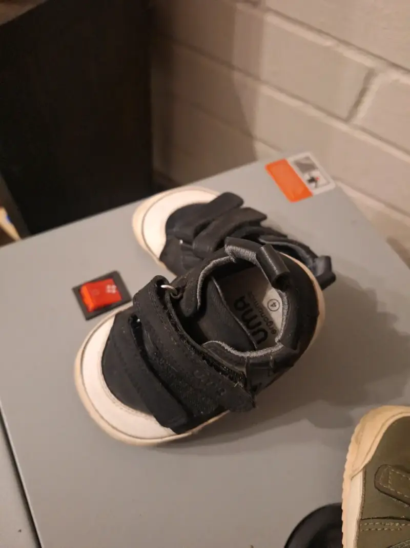 Zapatillas para bebé Uma negras talla 4 con velcro - 2