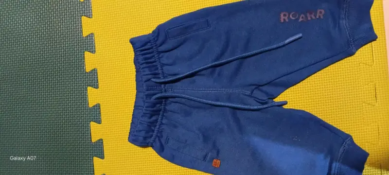 Pantalones cortos de bebé azul con diseño Roarr - 1