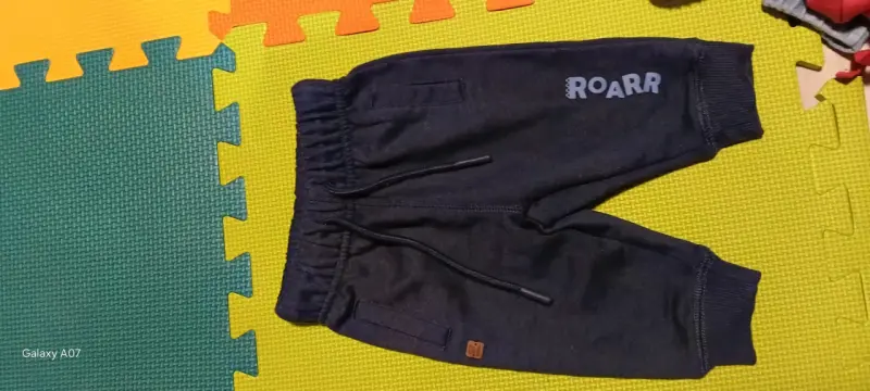 Pantalones cortos de bebé azul con diseño Roarr - 3