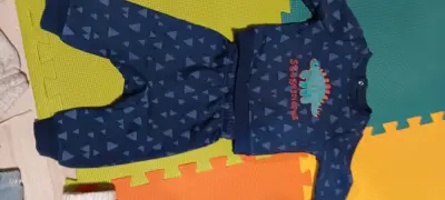 Pantalones cortos de bebé azul con diseño Roarr - miniatura 5
