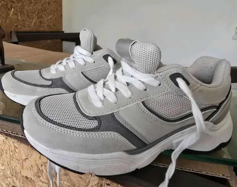 Zapatillas deportivas gris suave Zara para mujer - 2