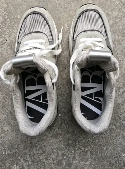 Zapatillas deportivas gris suave Zara para mujer - miniatura 3
