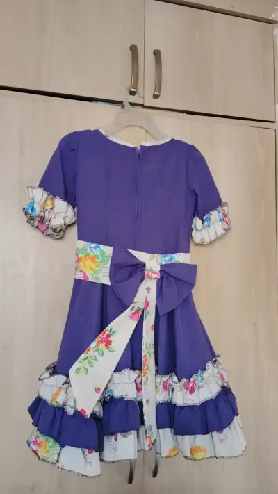 Vestido infantil morado con estampado floral - miniatura 2