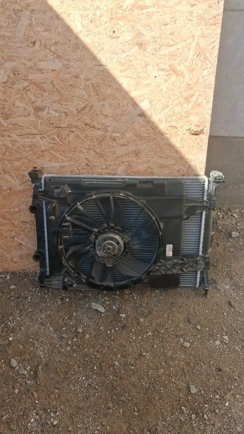 Radiador de auto con ventilador incluido - 2