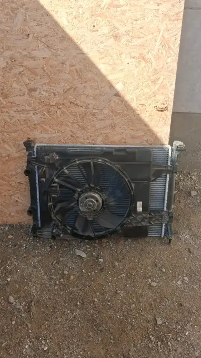 Radiador de auto con ventilador incluido - miniatura 2