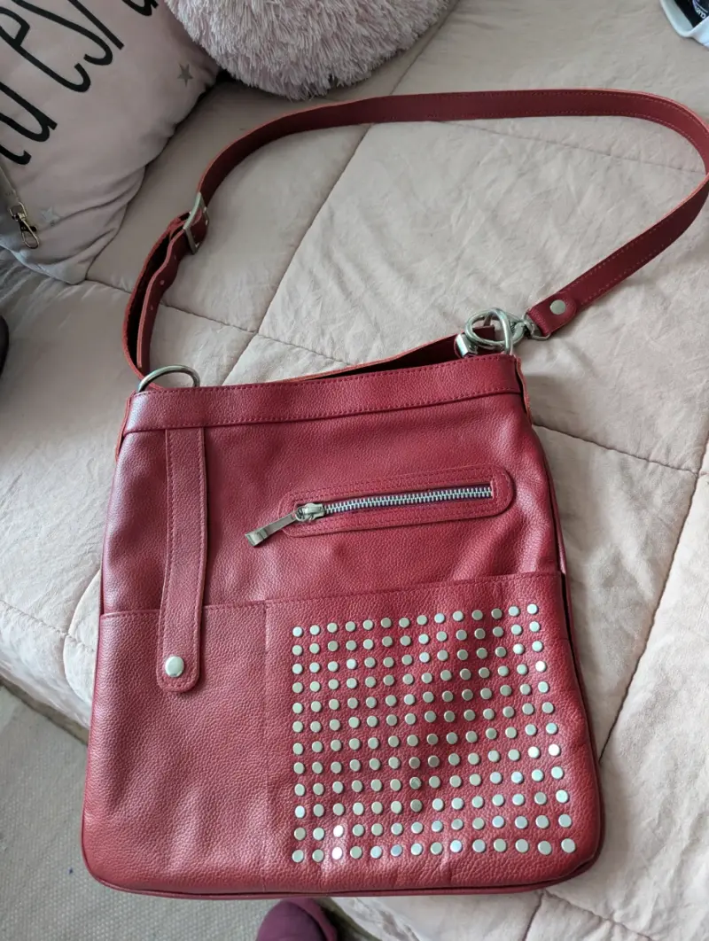 Cartera de cuero roja con tachas, cuero Argentino, - 3